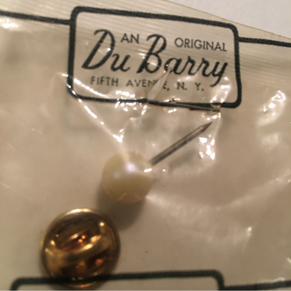 Vintage tie tac sealed NOS Pearl with back An Original Du Barry Fifth Ave. N.Y.